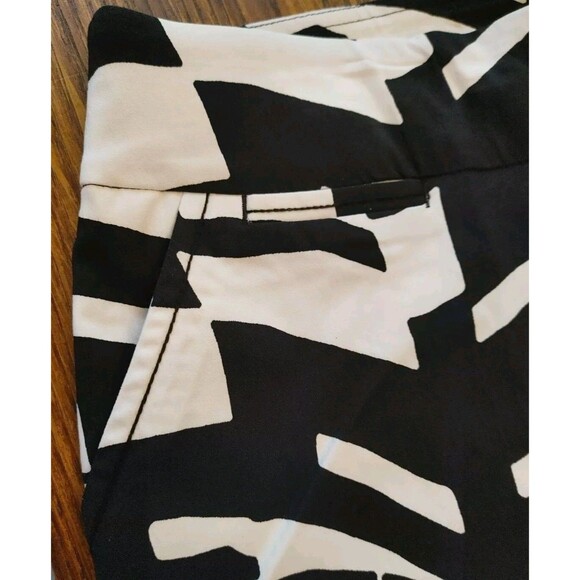 Westbound Geometric Black/White Ladies Shorts 18 Pull-on EC - Picture 1 of 10